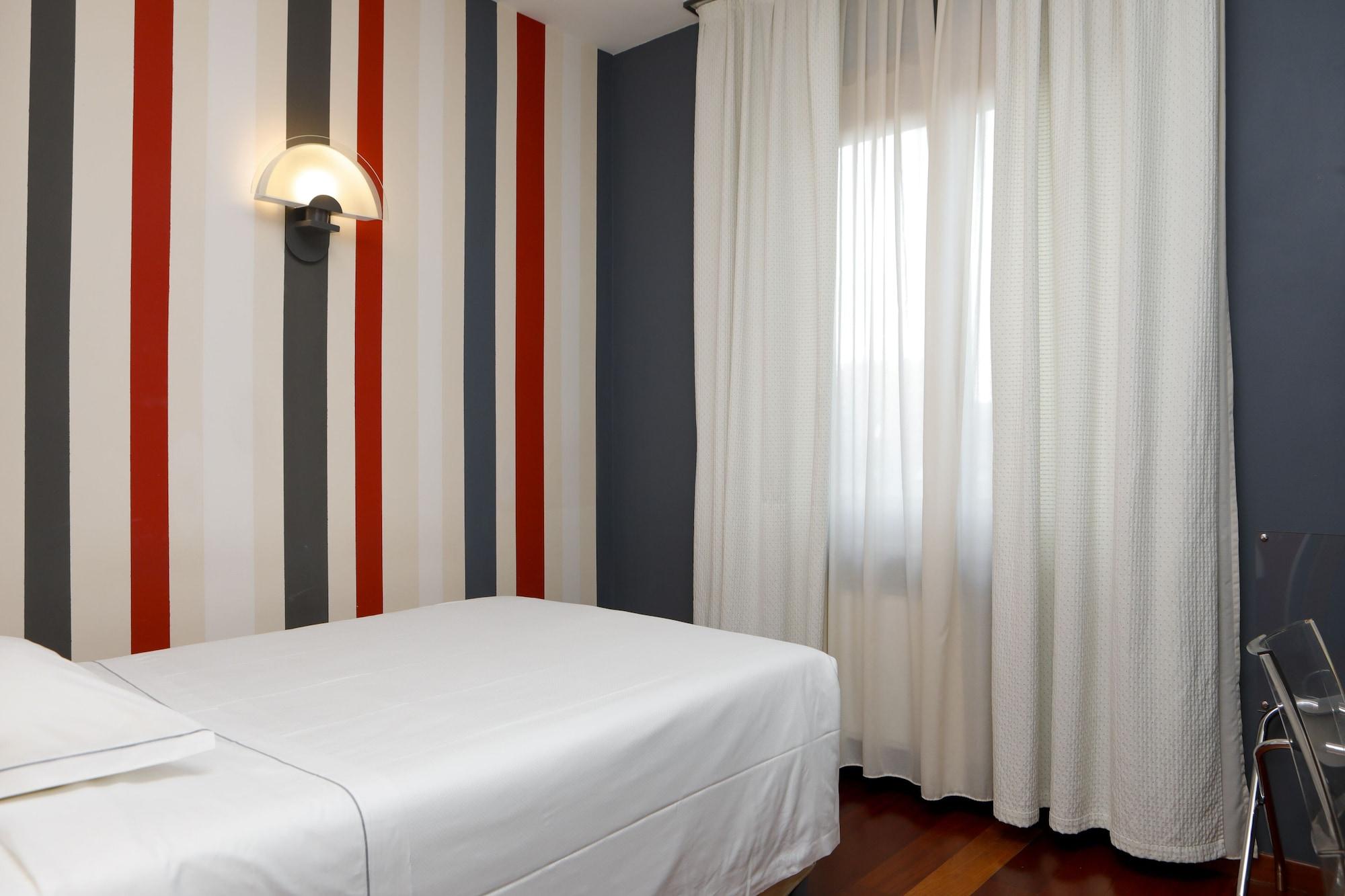 Lancaster Hotel 4*
