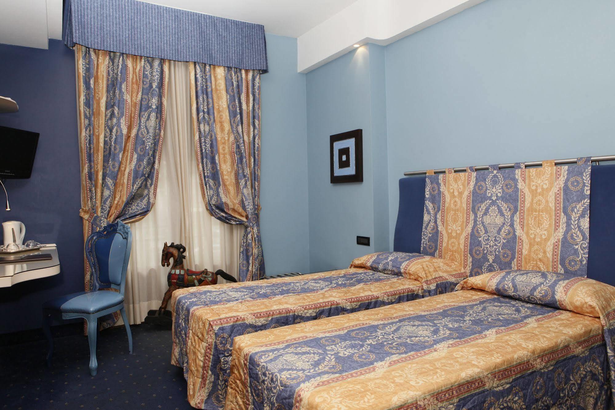 Lancaster Hotel 4*