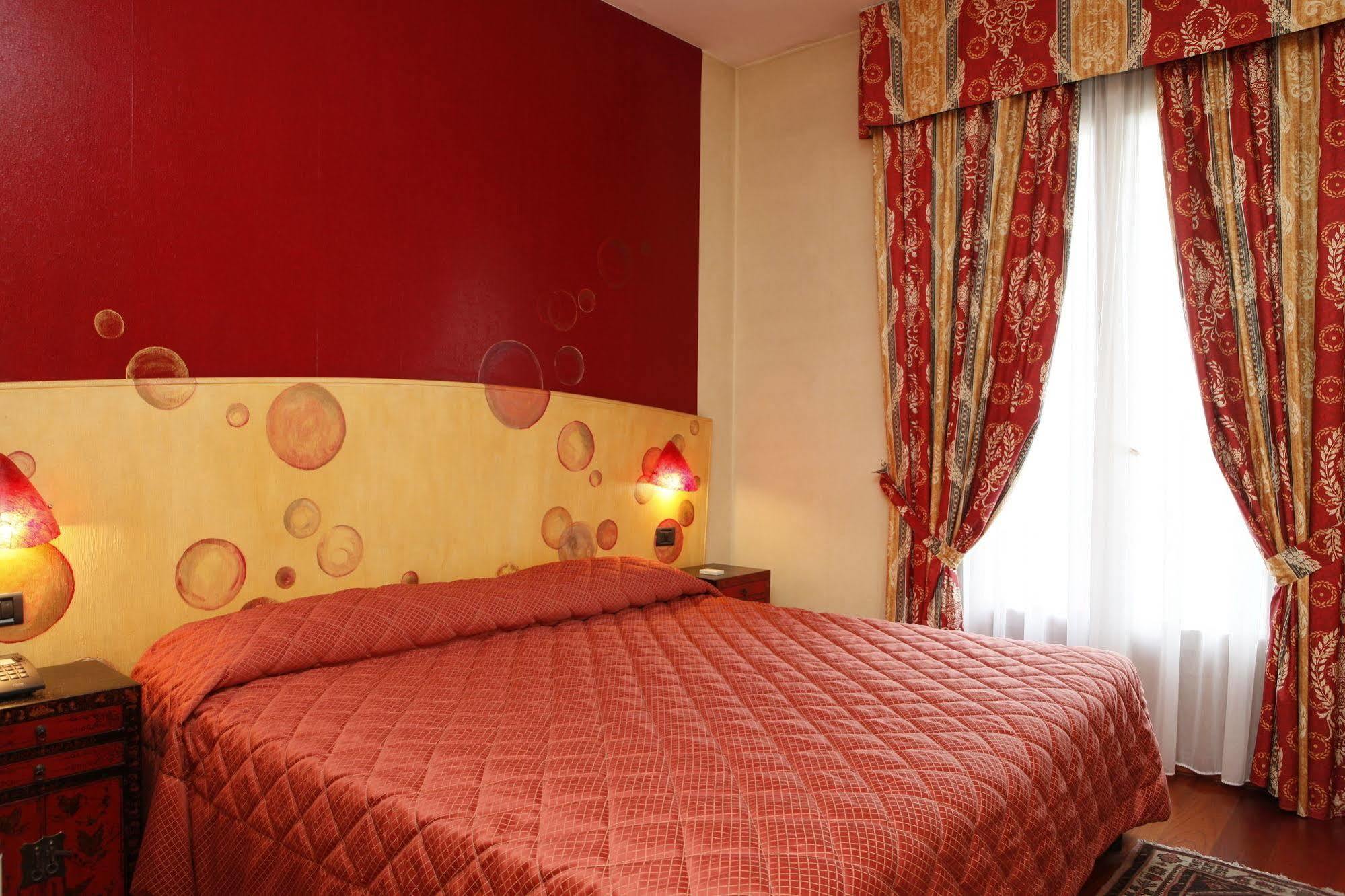Hotel Lancaster 4*