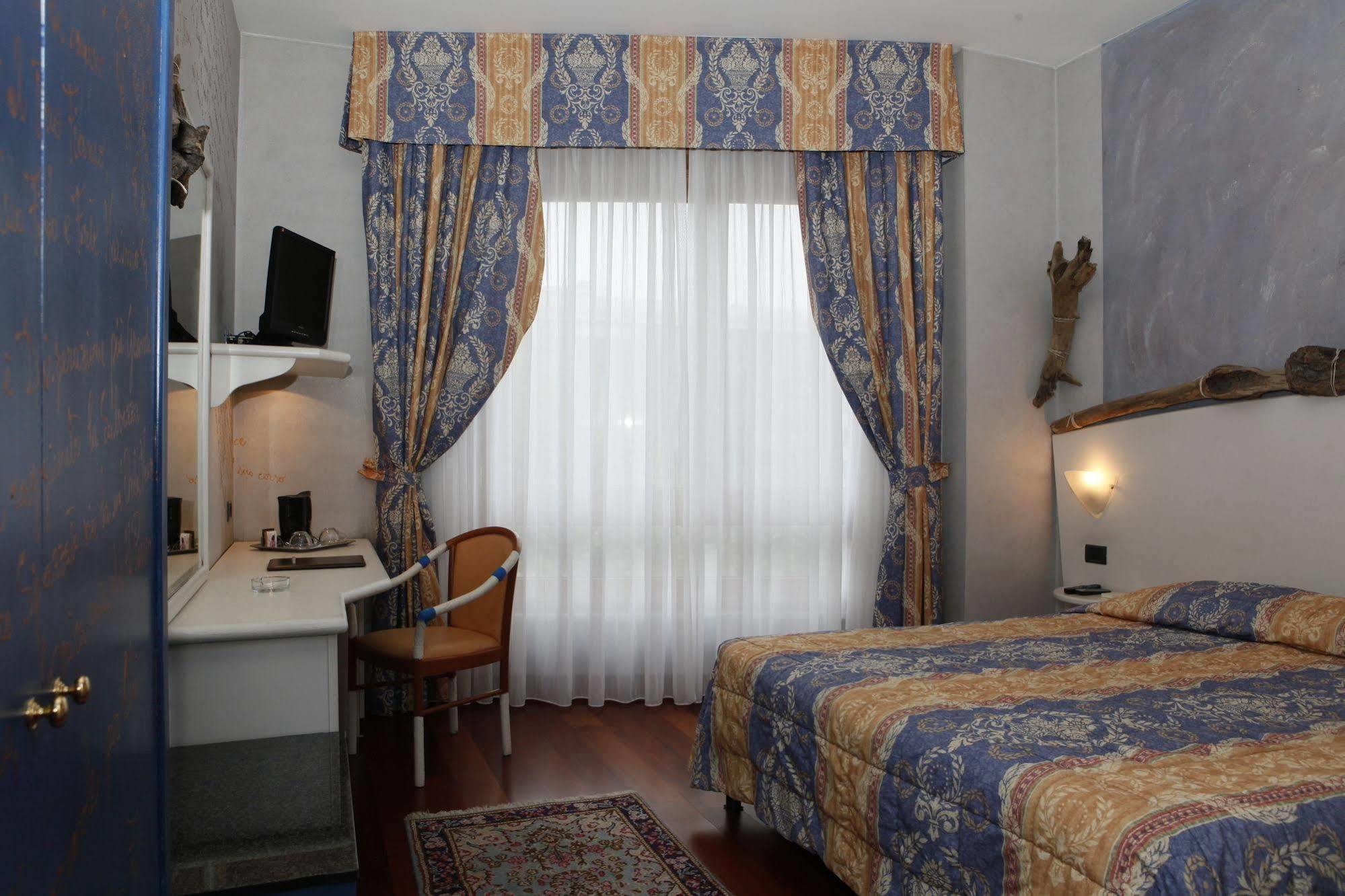 Lancaster Hotel
