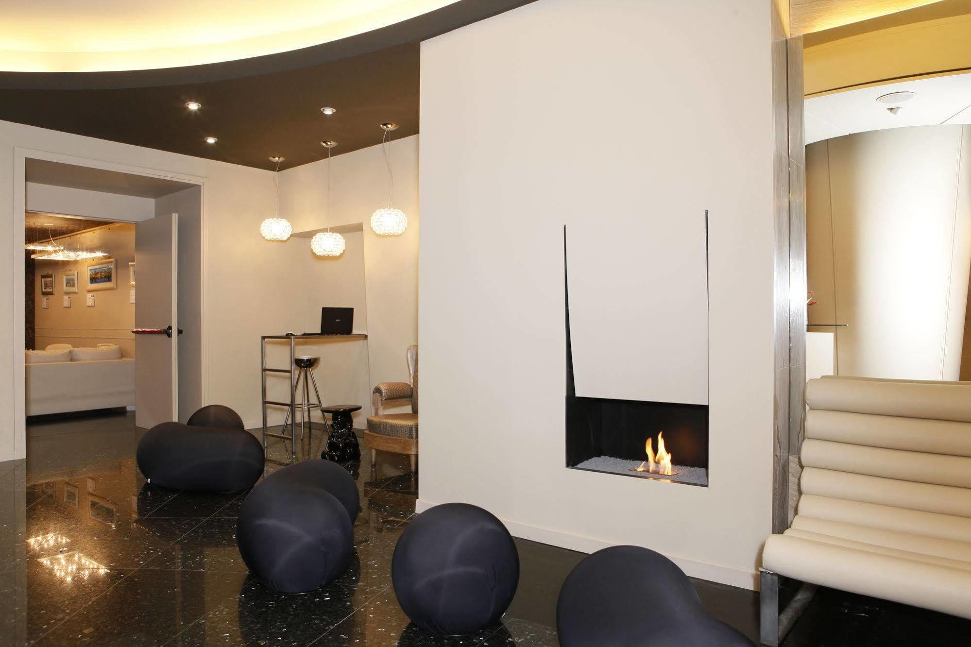 Lancaster Hotel 4*